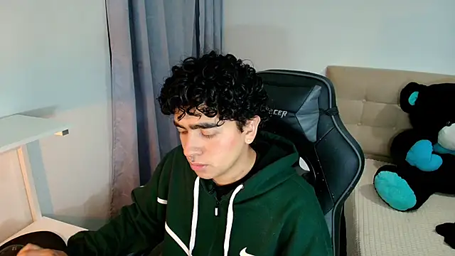 Snapshot of _nickconnor01 chatting on 12-10-24, 11:40 nickconnor01 online show from 12-10-24, 11:40