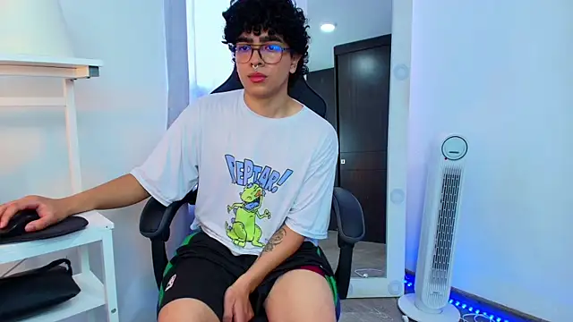 Snapshot of _nickconnor01 chatting on 01-15-25, 04:21 nickconnor01 online show from 01-15-25, 04:21