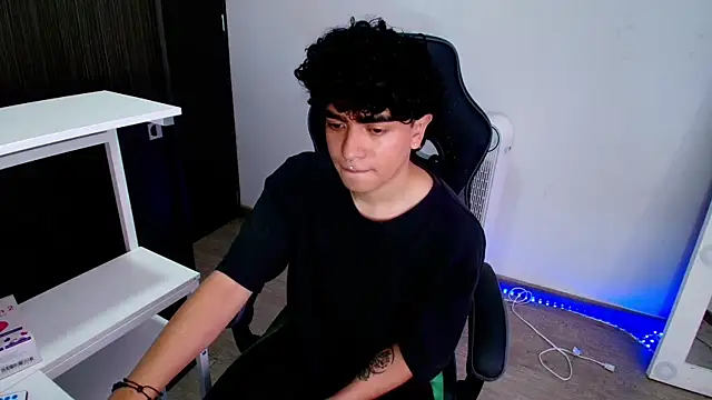 Snapshot of _nickconnor01 chatting on 02-03-25, 08:35 nickconnor01 online show from 02-03-25, 08:35