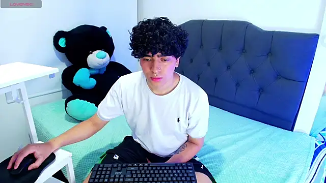 Snapshot of _nickconnor01 chatting on 03-16-25, 07:17 nickconnor01 online show from 03-16-25, 07:17