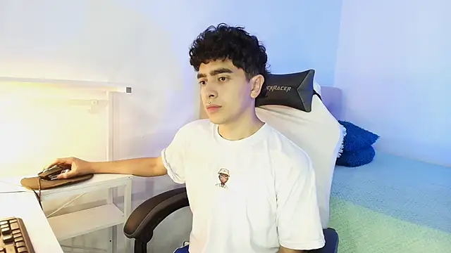 Snapshot of _nickconnor01 chatting on 10-22-25, 01:39 nickconnor01 online show from 10-22-25, 01:39