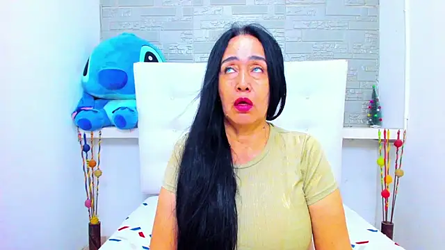 Snapshot of HorniestMilf chatting on 12-19-25, 12:06 HorniestMilf online show from 12-19-25, 12:06