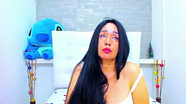 Snapshot of HorniestMilf chatting on 12-21-25, 01:35 HorniestMilf online show from 12-21-25, 01:35