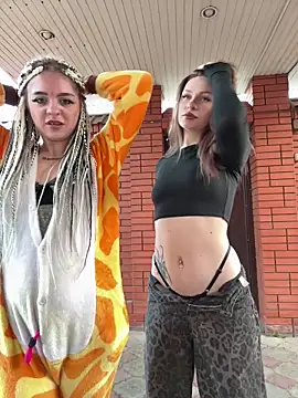 Snapshot of TwixCouple chatting on 11-28-25, 01:14 TwixCouple online show from 11-28-25, 01:14