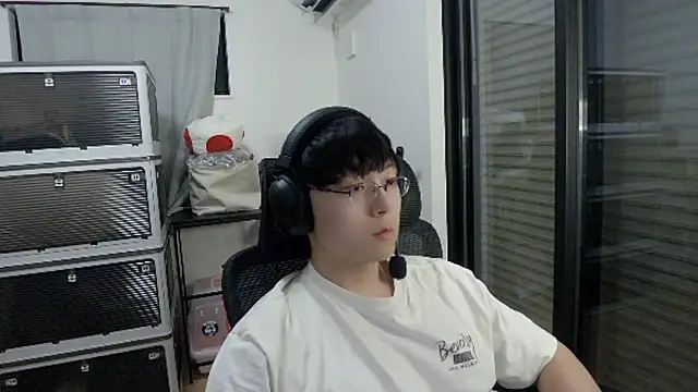 Snapshot of Tkcqcc chatting on 12-20-25, 12:45 Tkcqcc online show from 12-20-25, 12:45