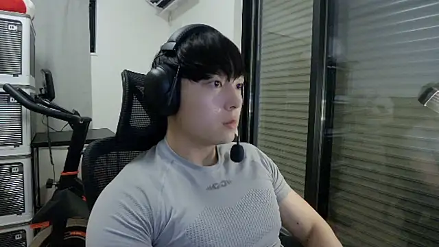 Snapshot of Tkcqcc chatting on 01-06-26, 10:30 Tkcqcc online show from 01-06-26, 10:30