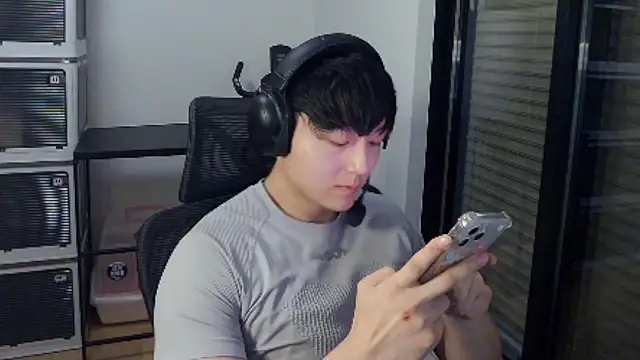 Snapshot of Tkcqcc chatting on 03-16-26, 01:04 Tkcqcc online show from 03-16-26, 01:04