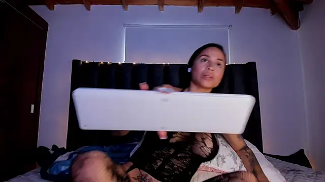 Snapshot of paulina_soto chatting on 12-20-25, 08:27 paulina soto online show from 12-20-25, 08:27