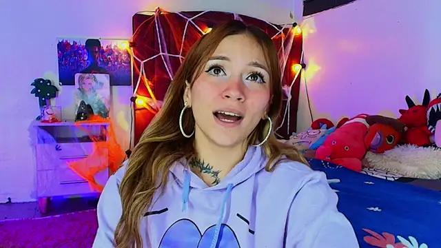 alisson zafiro  online show from 10-22-25, 03:18