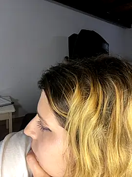 Snapshot of FlorBich chatting on 09-19-25, 10:10 FlorBich online show from 09-19-25, 10:10