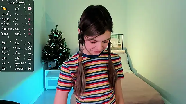 Snapshot of Lil_Amelie chatting on 01-09-25, 06:48 Lil Amelie online show from 01-09-25, 06:48