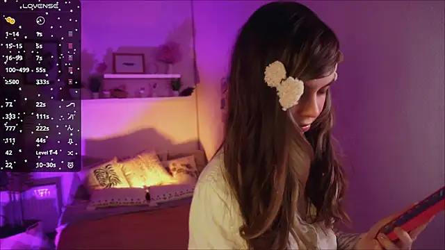 Snapshot of Lil_Amelie chatting on 02-02-25, 02:45 Lil Amelie online show from 02-02-25, 02:45