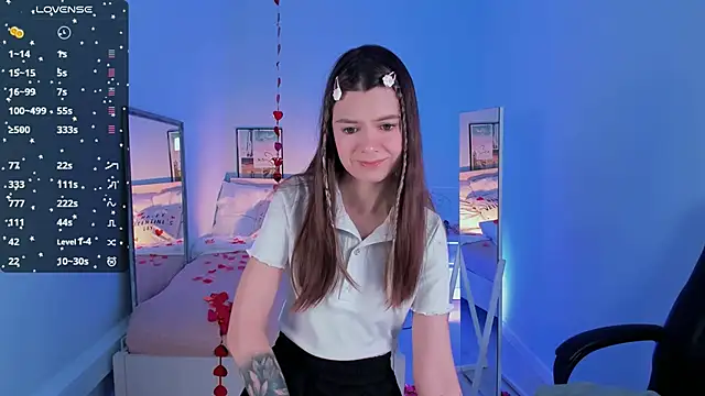 Snapshot of Lil_Amelie chatting on 02-10-25, 01:44 Lil Amelie online show from 02-10-25, 01:44