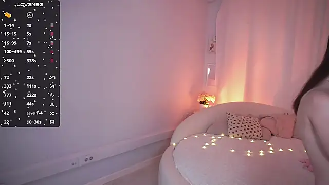 Snapshot of Lil_Amelie chatting on 03-02-25, 07:10 Lil Amelie online show from 03-02-25, 07:10