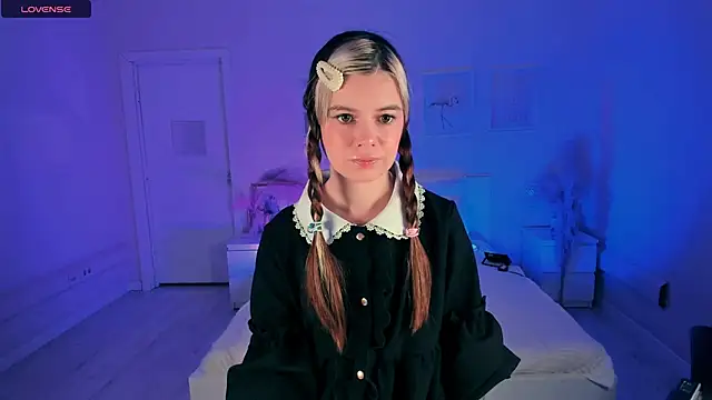 Snapshot of Lil_Amelie chatting on 09-14-25, 12:37 Lil Amelie online show from 09-14-25, 12:37