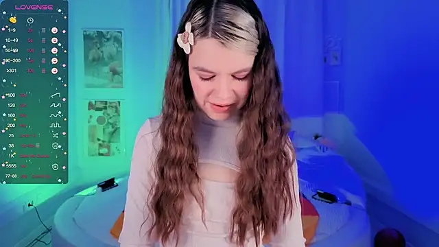 Snapshot of Lil_Amelie chatting on 09-20-25, 01:56 Lil Amelie online show from 09-20-25, 01:56