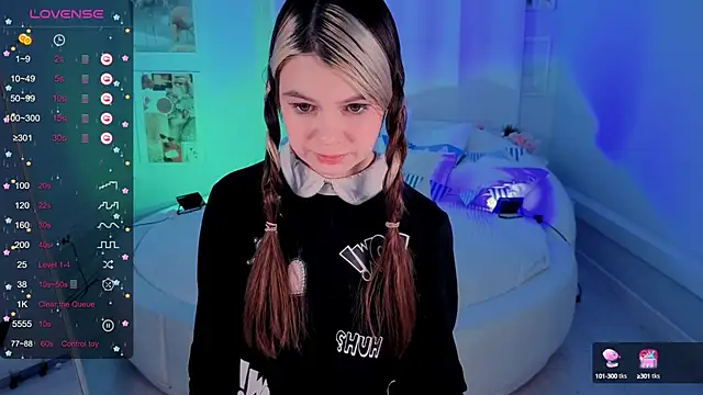 Snapshot of Lil_Amelie chatting on 09-27-25, 02:22 Lil Amelie online show from 09-27-25, 02:22