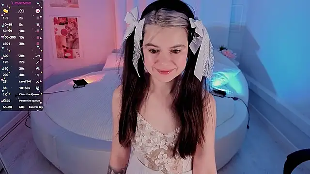 Snapshot of Lil_Amelie chatting on 10-11-25, 07:29 Lil Amelie online show from 10-11-25, 07:29