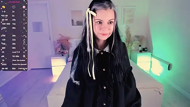 Snapshot of Lil_Amelie chatting on 10-25-25, 07:49 Lil Amelie online show from 10-25-25, 07:49