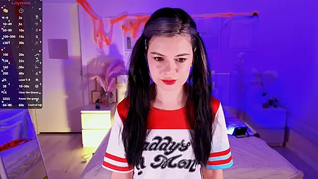 Snapshot of Lil_Amelie chatting on 10-31-25, 10:16 Lil Amelie online show from 10-31-25, 10:16