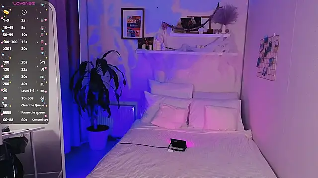 Snapshot of Lil_Amelie chatting on 11-15-25, 08:55 Lil Amelie online show from 11-15-25, 08:55