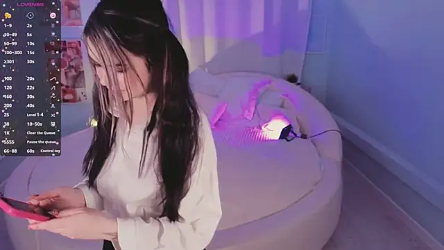 Snapshot of Lil_Amelie chatting on 11-27-25, 07:10 Lil Amelie online show from 11-27-25, 07:10