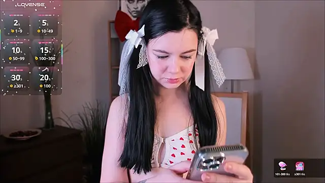 Snapshot of Lil_Amelie chatting on 01-09-26, 01:58 Lil Amelie online show from 01-09-26, 01:58