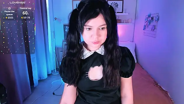 Snapshot of Lil_Amelie chatting on 07-14-26, 08:08 Lil Amelie online show from 07-14-26, 08:08
