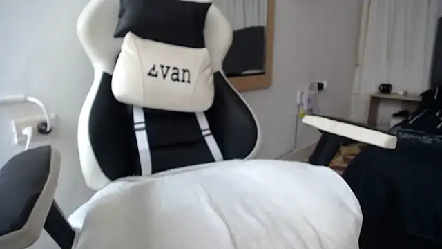 Valerioe online show from 02-13-25, 04:28