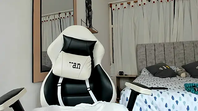 Valerioe online show from 10-22-25, 01:55