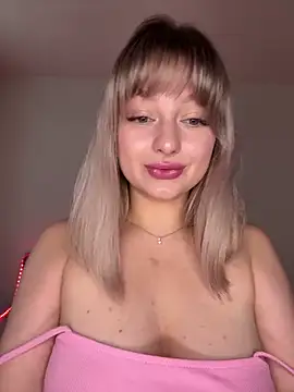 Snapshot of Blonde20 chatting on 01-08-25, 09:21 Blonde20 online show from 01-08-25, 09:21