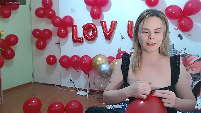 Snapshot of hotmilf4uxxx chatting on 02-14-26, 11:51 hotmilf4uxxx online show from 02-14-26, 11:51