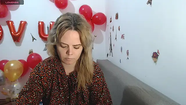 Snapshot of hotmilf4uxxx chatting on 02-17-26, 11:18 hotmilf4uxxx online show from 02-17-26, 11:18