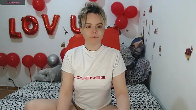 Snapshot of hotmilf4uxxx chatting on 03-14-26, 10:10 hotmilf4uxxx online show from 03-14-26, 10:10