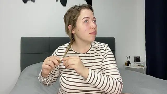 Embersweetbunny online show from 01-11-25, 06:03