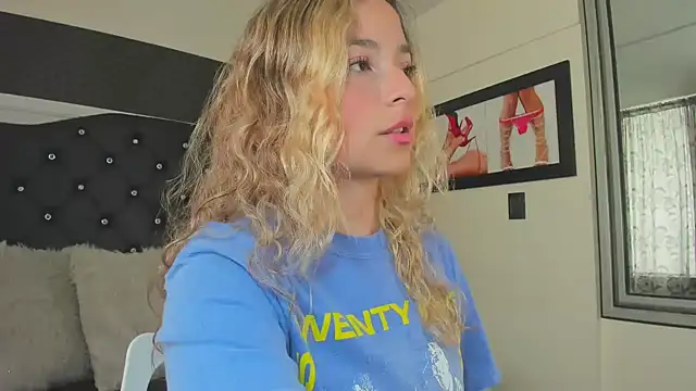 IssadoraJames online show from 10-04-25, 02:15