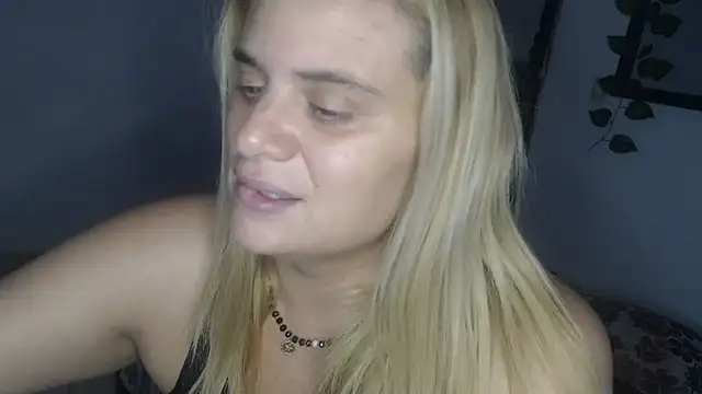 Snapshot of Elza_Blonde chatting on 02-18-25, 06:47 Elza Blonde online show from 02-18-25, 06:47