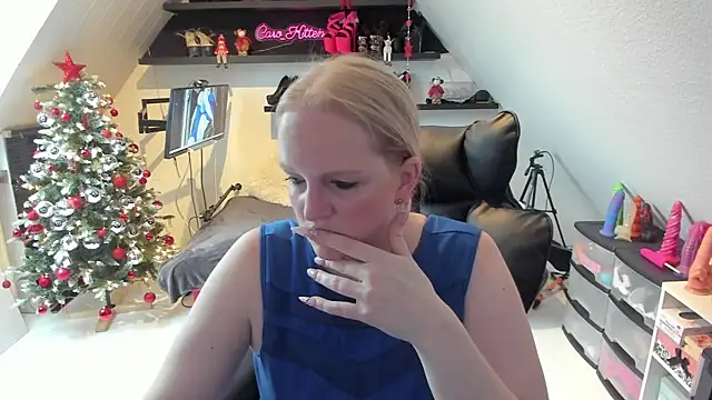 Snapshot of caro_kitten chatting on 12-05-25, 08:23 caro kitten online show from 12-05-25, 08:23