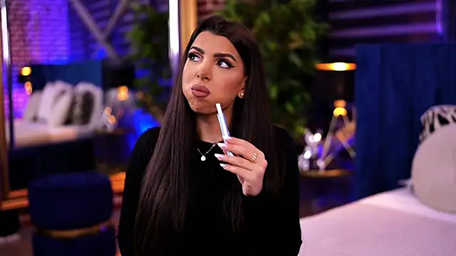 NicoleCellini online show from 01-24-25, 06:35