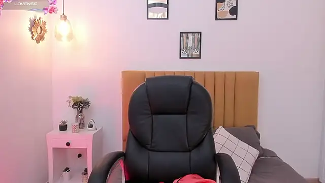 Snapshot of Christina_Johns chatting on 03-16-26, 04:00 Christina Johns online show from 03-16-26, 04:00