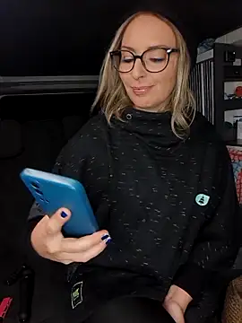 Snapshot of Jade_Emeraud chatting on 11-27-25, 08:44 Jade Emeraud online show from 11-27-25, 08:44