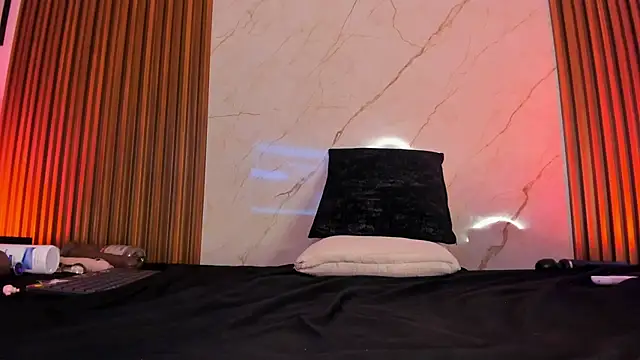 Emiilycollins online show from 12-07-24, 03:25