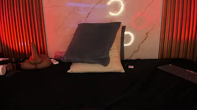 Emiilycollins online show from 01-31-25, 02:15