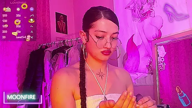 moonfiredancer online show from 09-29-25, 04:17