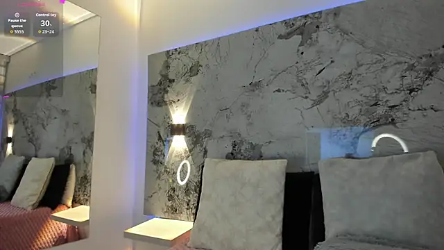 LIZ HOLMES online show from 11-28-25, 10:40