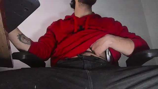 Snapshot of s_sven03 chatting on 10-13-25, 03:39 s sven03 online show from 10-13-25, 03:39
