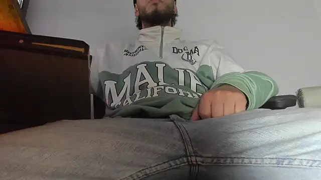 Snapshot of s_sven03 chatting on 10-19-25, 11:27 s sven03 online show from 10-19-25, 11:27