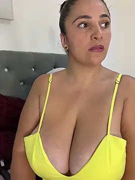 Snapshot of Taylortits chatting on 01-23-25, 01:51 Taylortits online show from 01-23-25, 01:51