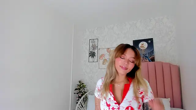 Adria ross online show from 10-31-25, 12:39