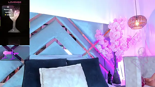 LiaaGenner online show from 10-31-25, 02:34